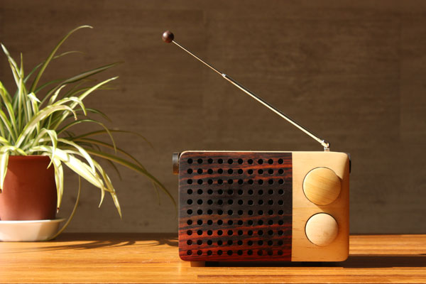 スマホ/家電/カメラ【スピーカーとしても使える木のラジオ】 magno 木のラジオ