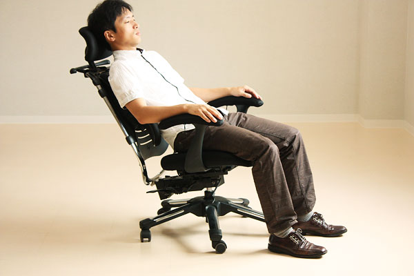 さらに機能充実の健康椅子。ＨＡＲＡチェアースーパーニーチェ２書斎
