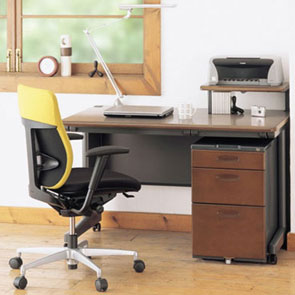 天板広めでユニットも充実のイトーキパソコンデスク【書斎家具通販】